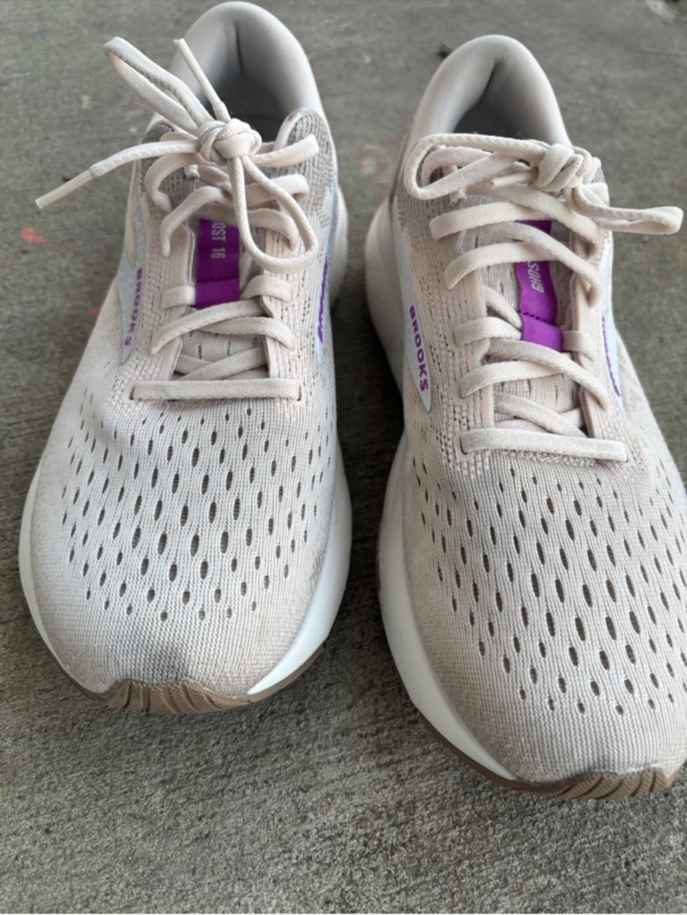 Brooks Ghost 16. Womens 10 Light Pink Running Shoes Sneakers - Picture 11 of 12